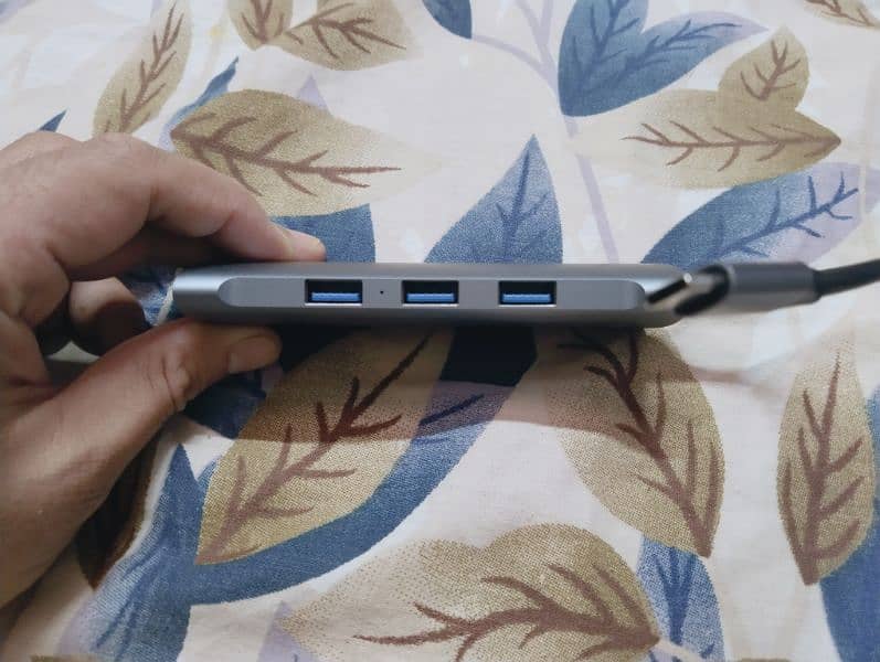 McBook USB-C Hub 3xUSBs Ports 3.0, 1xHDMI, 1xType-C, 1xSD, 1xmicroSD 1