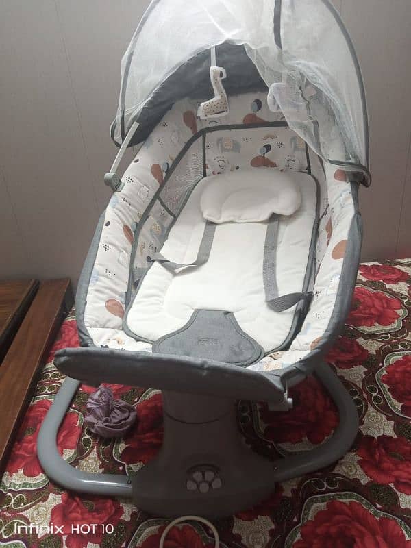 deluxe multi- functions bassinet 4