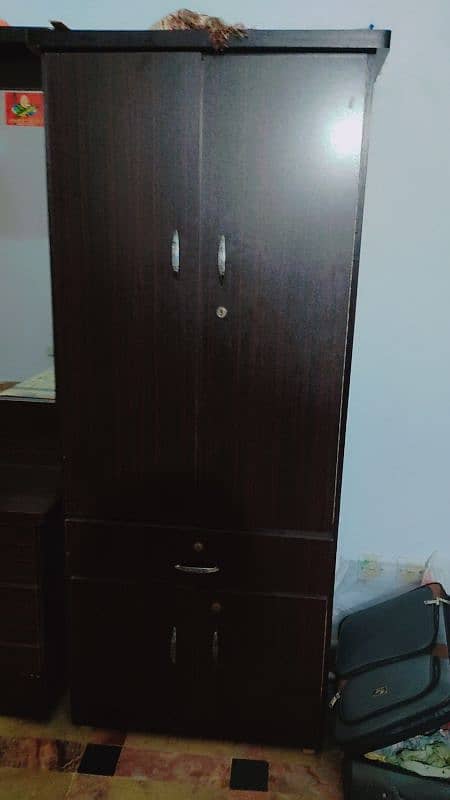 selling wardrobe in reasonable price 2