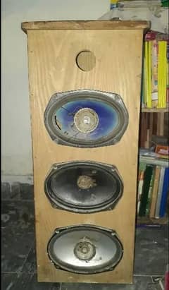 3 speaker fixed in box,