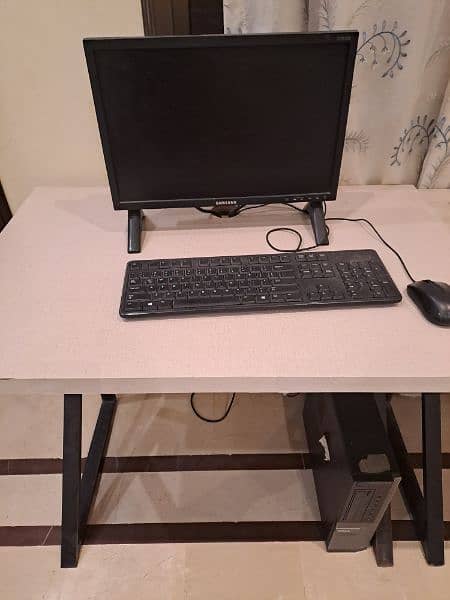 SETUP FOR SALE / TABLE AND PC 3