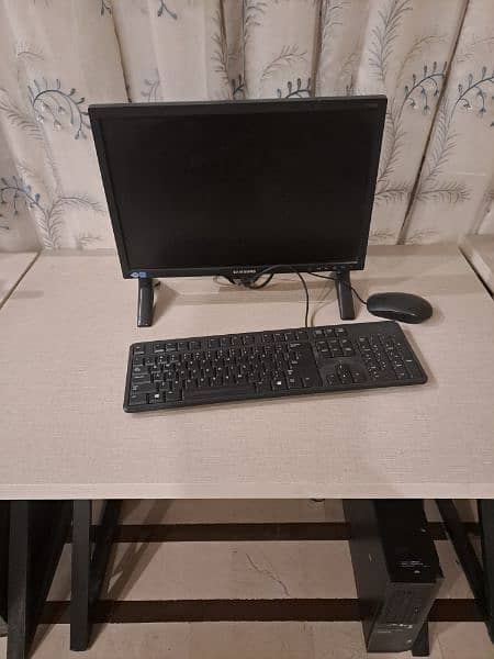 SETUP FOR SALE / TABLE AND PC 5