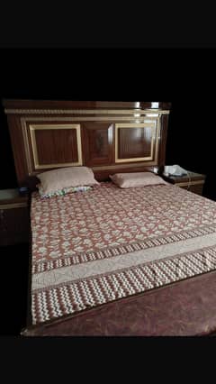 King Size bed with sidetables and dressing table