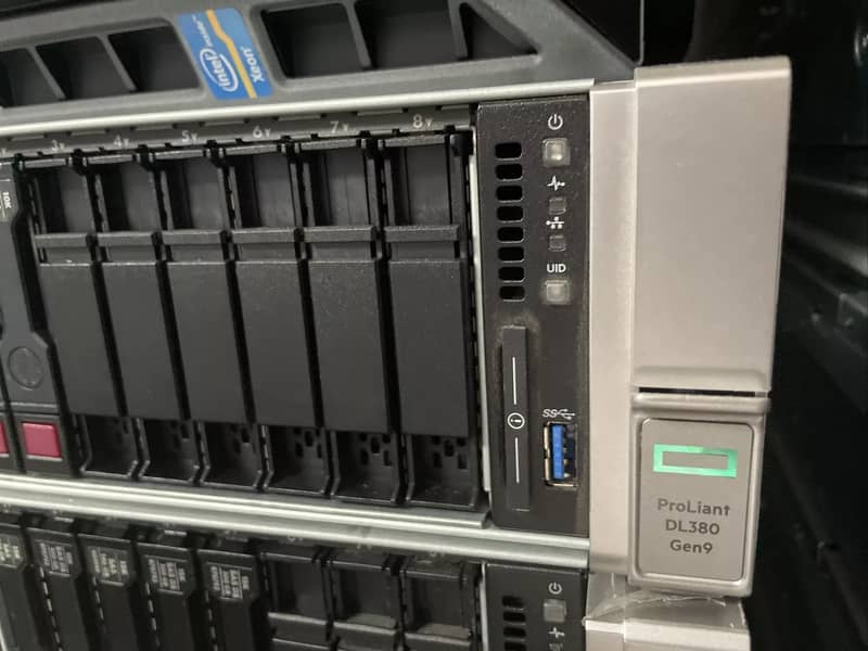 HP ProLiant DL380 Gen9 & Dell Poweredge Server R730 1