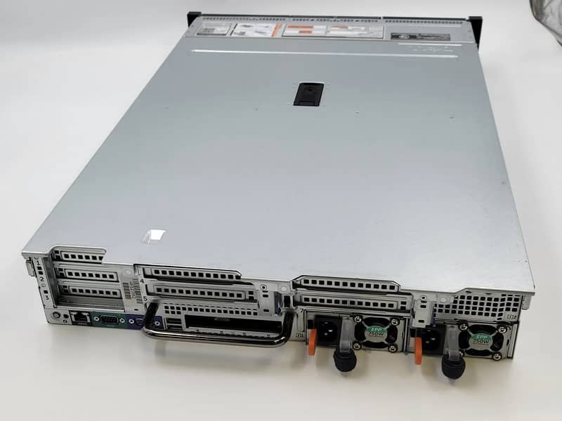 HP ProLiant DL380 Gen9 & Dell Poweredge Server R730 7