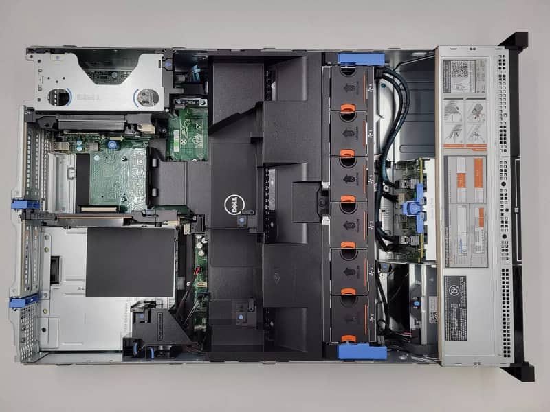 HP ProLiant DL380 Gen9 & Dell Poweredge Server R730 8