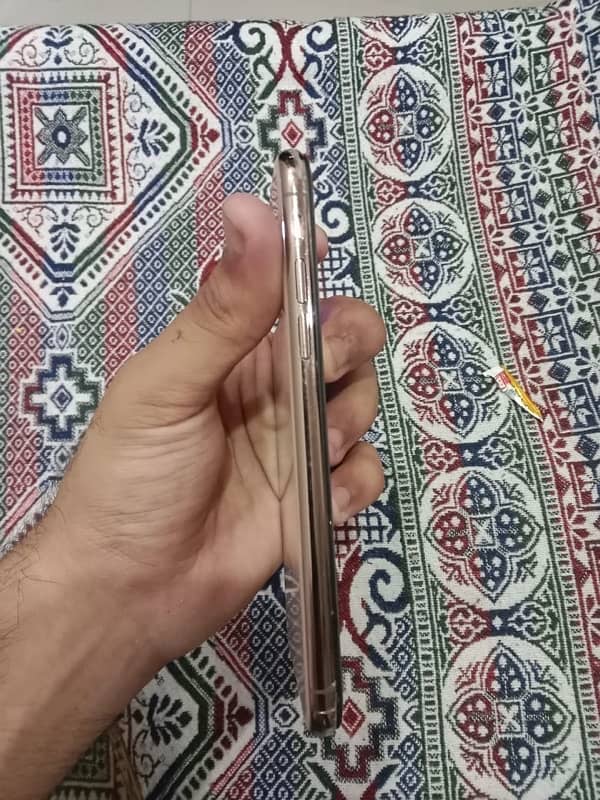 03097218114 is per call kray iPhone XS sale  64 gb non pta FU 2