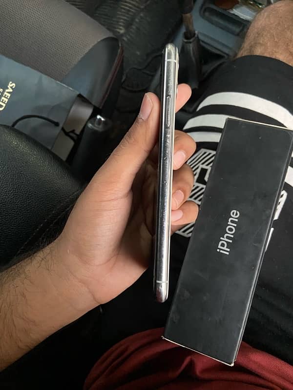 iphone 11 pro max 64gb with box 3