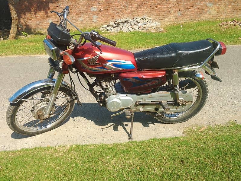 Honda 125cc motorcycle very good condition 1