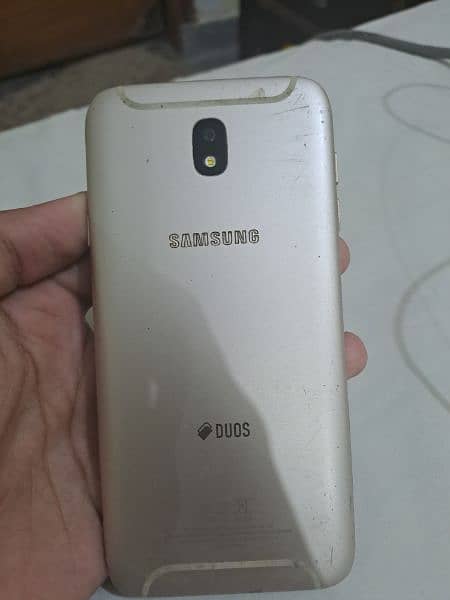 samsung j5 pro 4