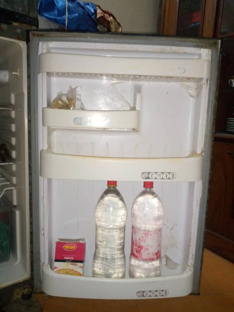 Orient 306 liter Refrigerator 5