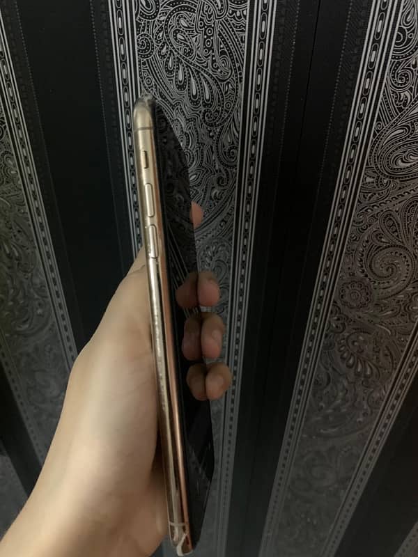 IPhone 11 pro max 256 GB with box 10/10 pta approved 3