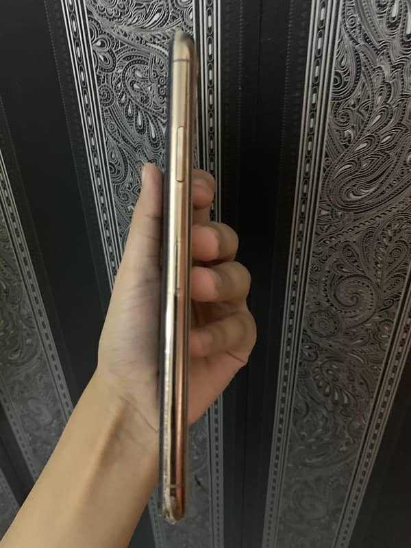 IPhone 11 pro max 256 GB with box 10/10 pta approved 4