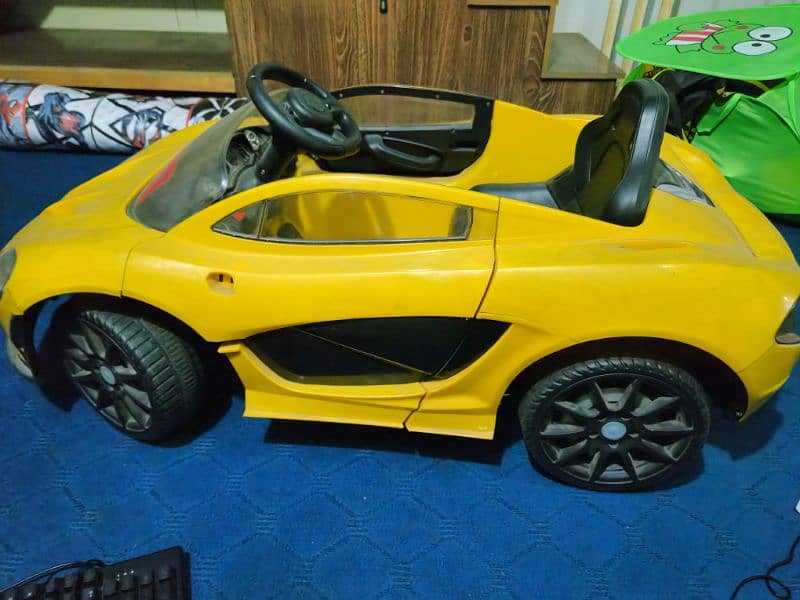 Kids battery operated car. 3