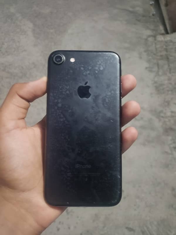 iPhone 7 (128GB) 10by9 condition 1