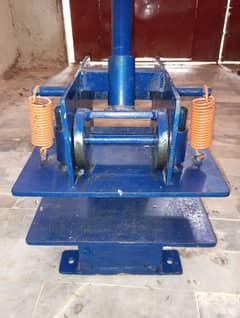 Chappal cutting machine with all accessories is up for sale