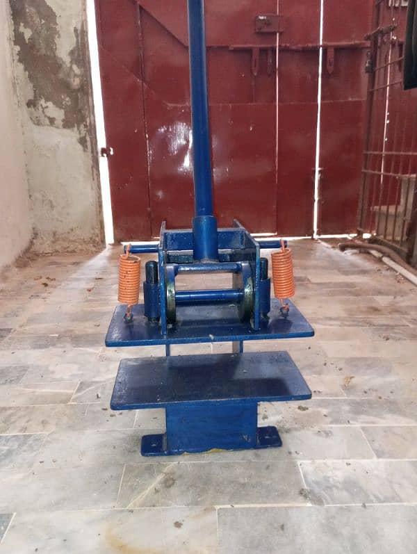 Chappal cutting machine with all accessories is up for sale 1