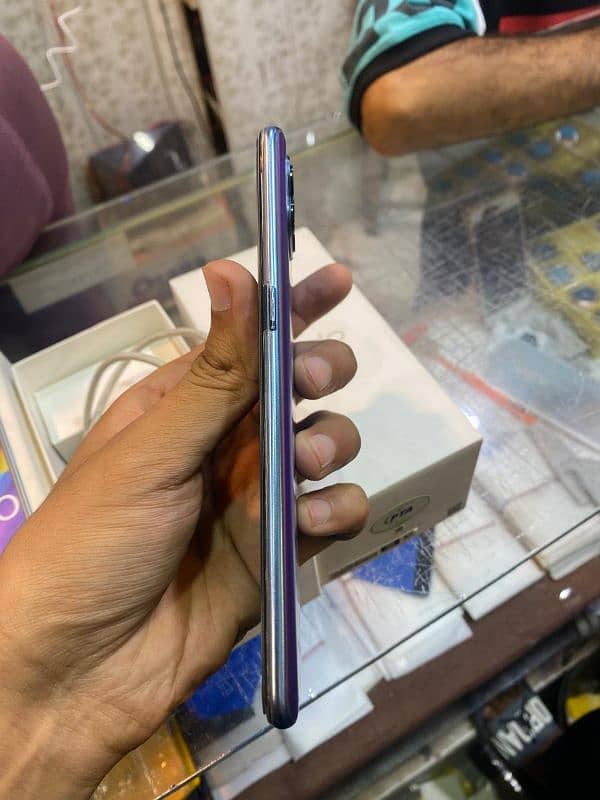 I want sell or exchg my oppo f17pro. . 03245475040 2