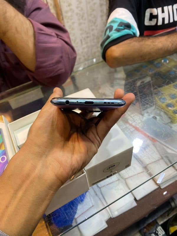 I want sell or exchg my oppo f17pro. . 03245475040 3