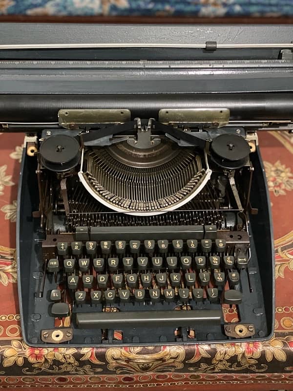 #old coins #antique items #antique things #vintage typewriter 1