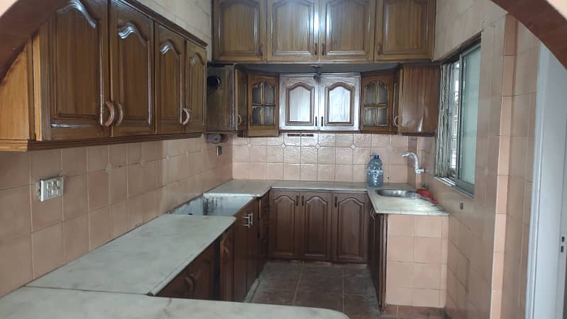 4BDD 2200 SQFT 2 FLOOR GOOD CONDITION. . . 0