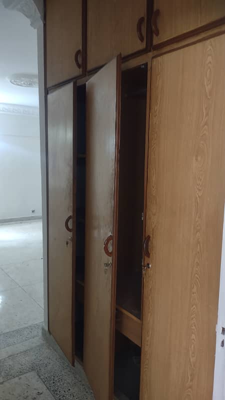 4BDD 2200 SQFT 2 FLOOR GOOD CONDITION. . . 3