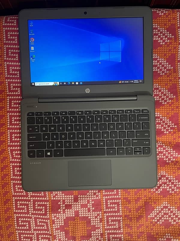 HP streambook 4/64gb window 10 pro latest version 2