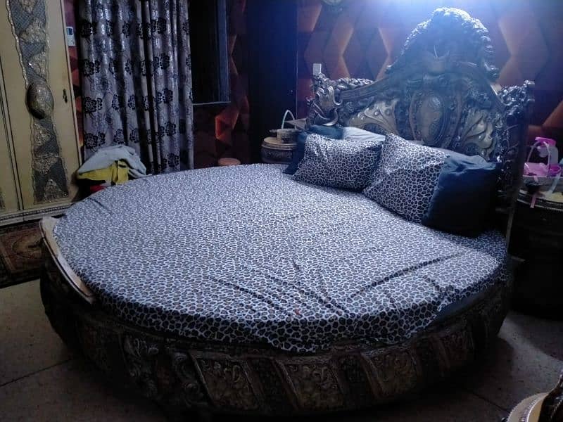 Round Full Size Bed For Sell 1