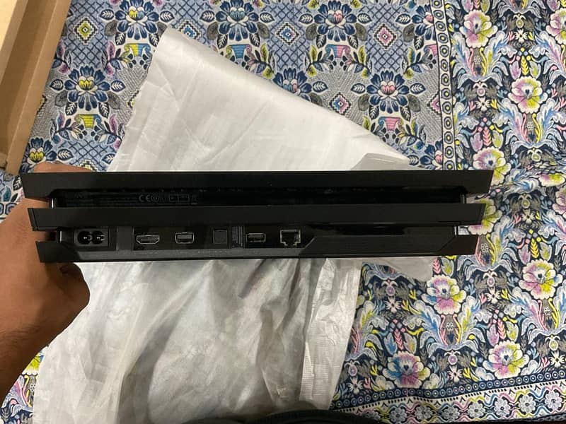 Ps4 Pro (1TB) 4