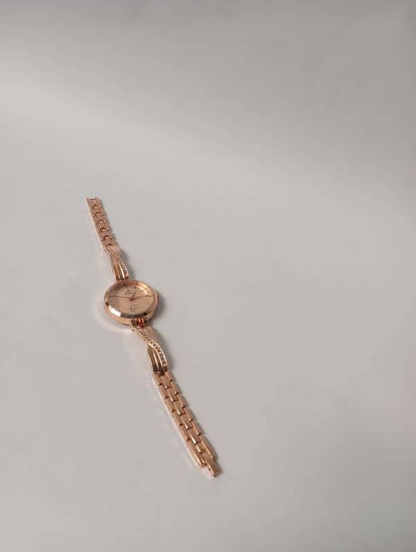 D LON Chain analog watch for girls. 2