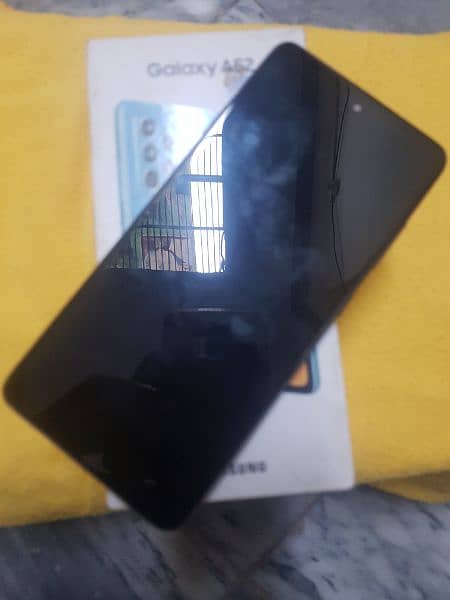 Samsung A52  8gb ram 128gb memory 3