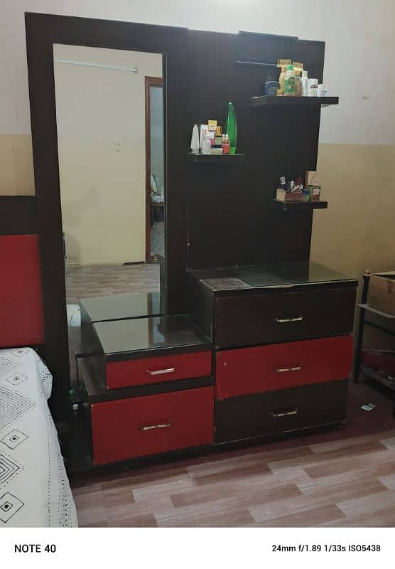 used bedroom set in fine condition 0