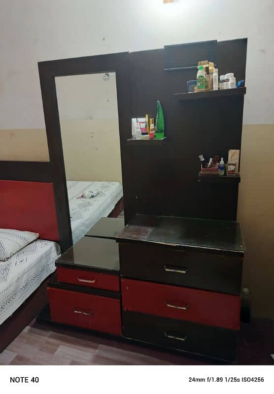 used bedroom set in fine condition 8