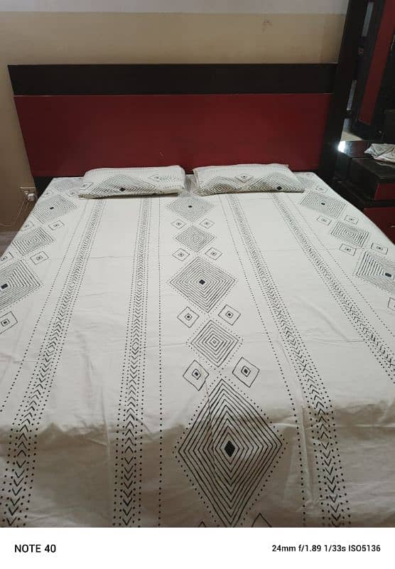 used bedroom set in fine condition 9