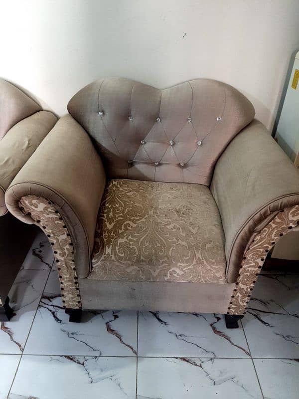 7 Seater Sofa Set For Sale in Karachi 3