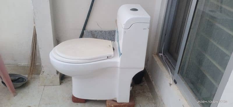 bathroom commode 1