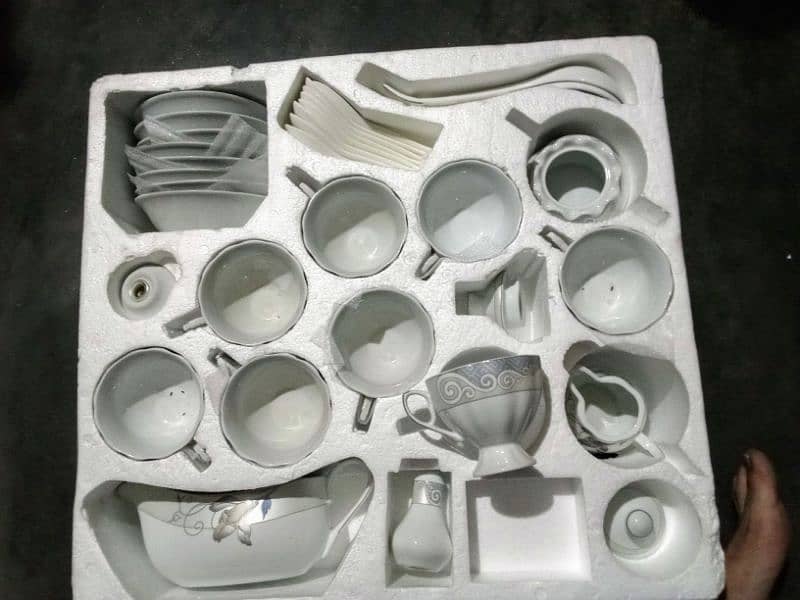 dinner set bone chini 8 person set brand new 5