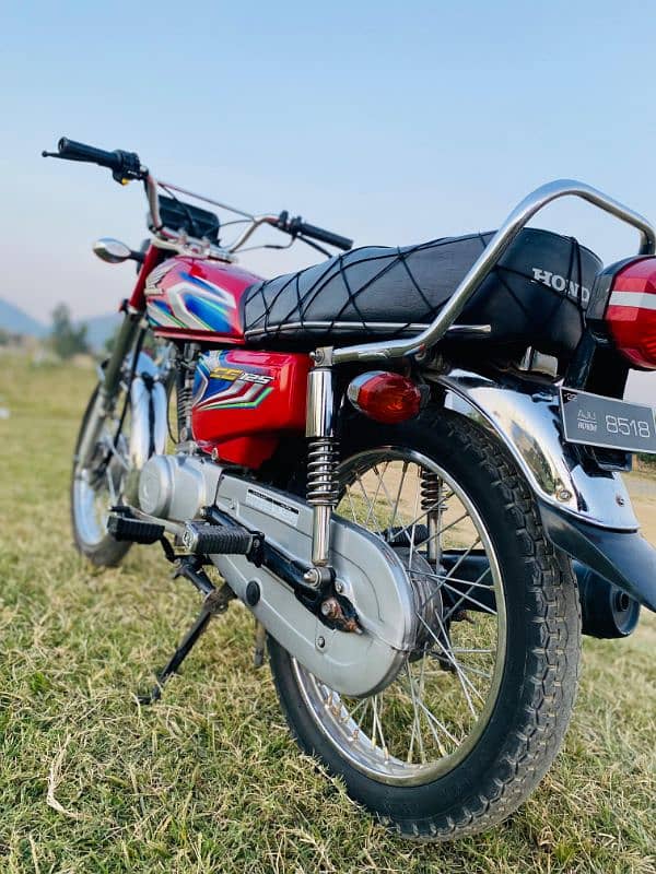 Honda 125 total genuine bike need cash urgent sale 2