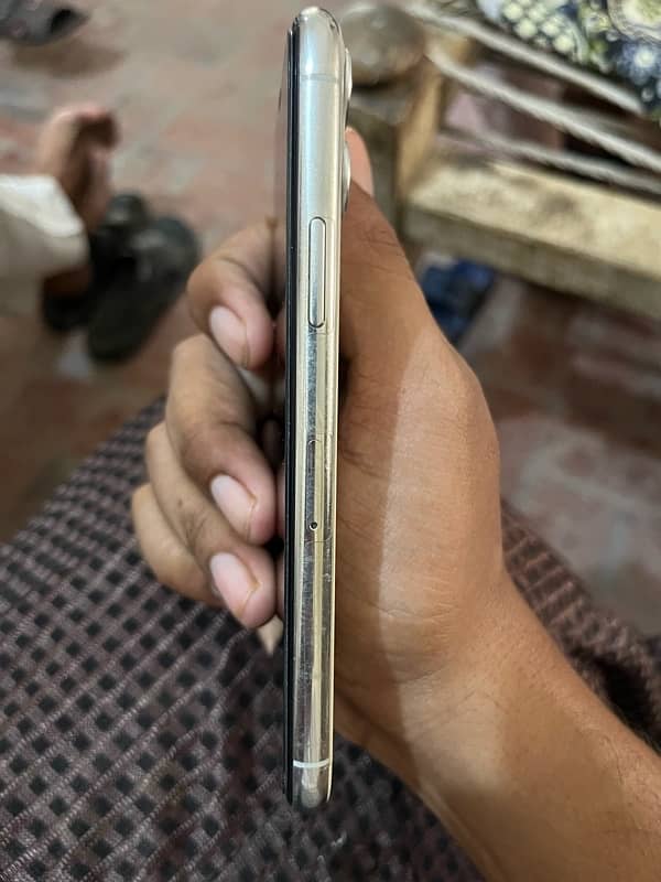 iphone 11pro 64gb white pta approved 3