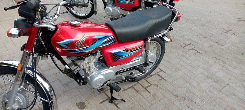 Honda CG 125 model 2024 Karachi number 7