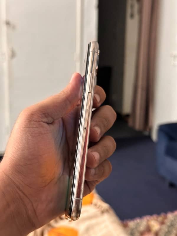 Iphone X 256 GB PTA Approved White Color 4