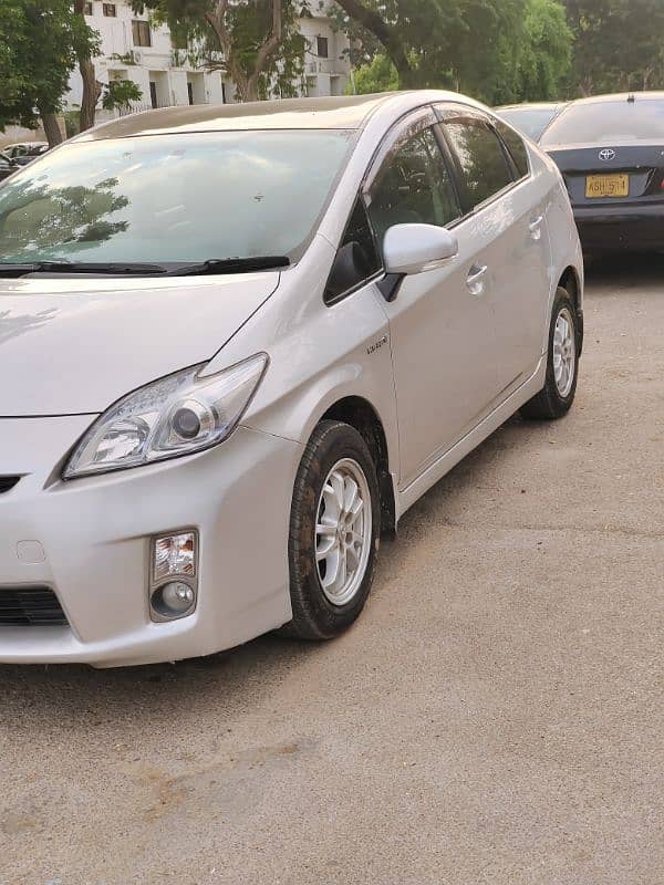 Toyota Prius 2011 3