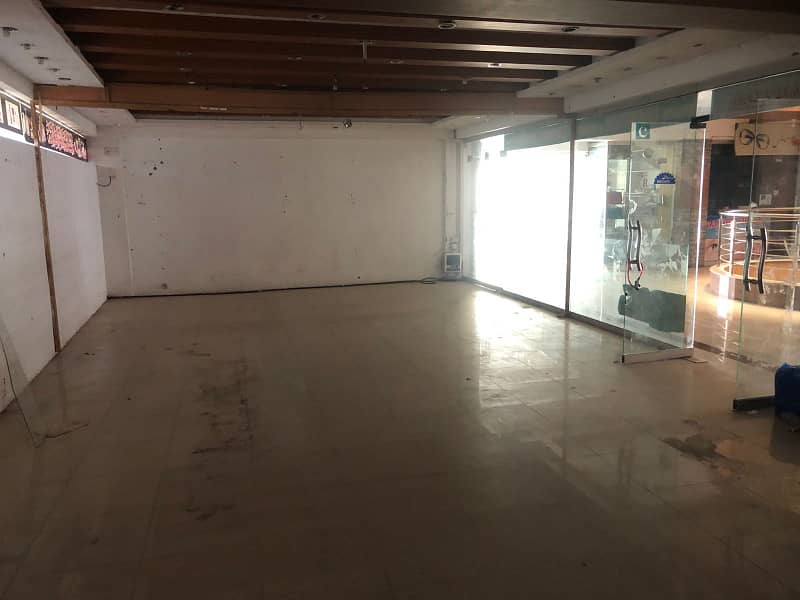 1000 Sq Ft Prime Ground Floor Corner Commercial Space For Rent 3