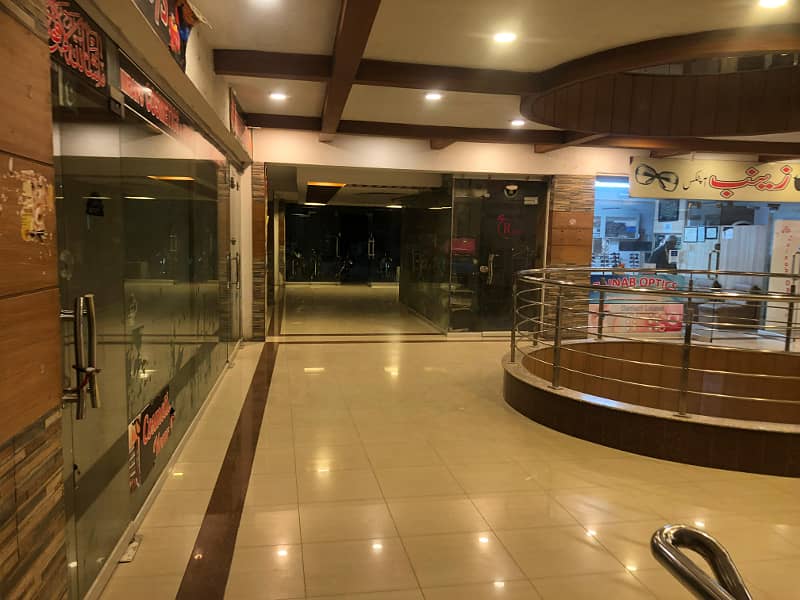 1000 Sq Ft Prime Ground Floor Corner Commercial Space For Rent 8