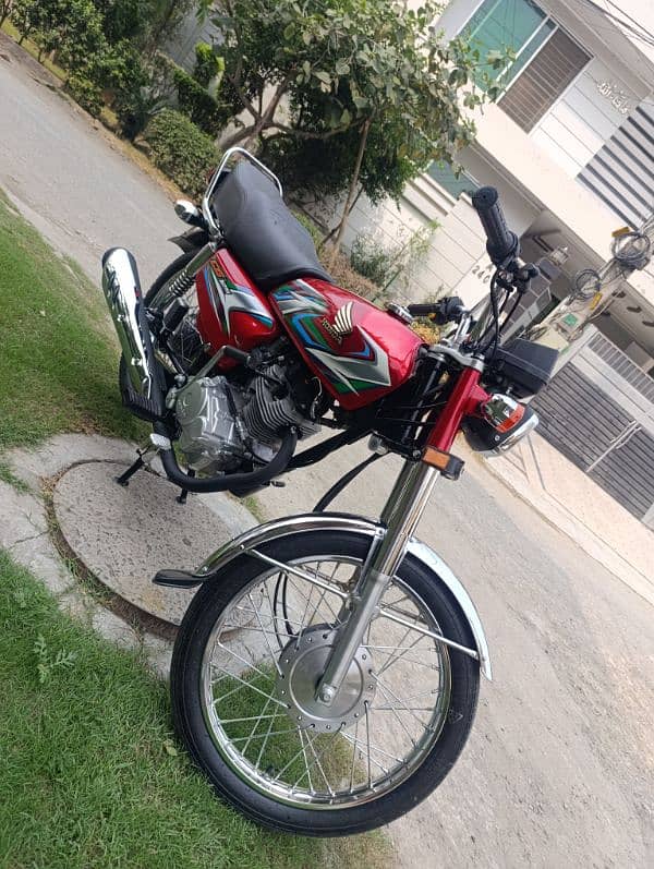 Honda 125 red colours 12