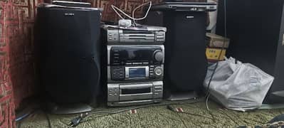 victor Amplifier and two sony speakers