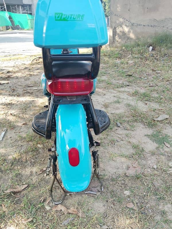 YJ FUTURE Indus model Scooty for sale 6