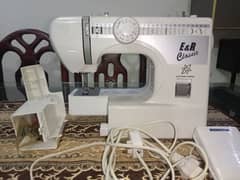 E&R Classic Sewing Machine