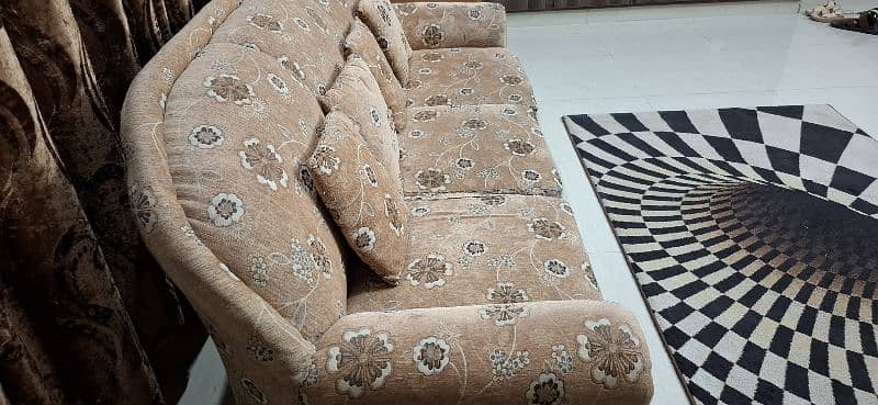 sofa 3 seater at throw away price 1