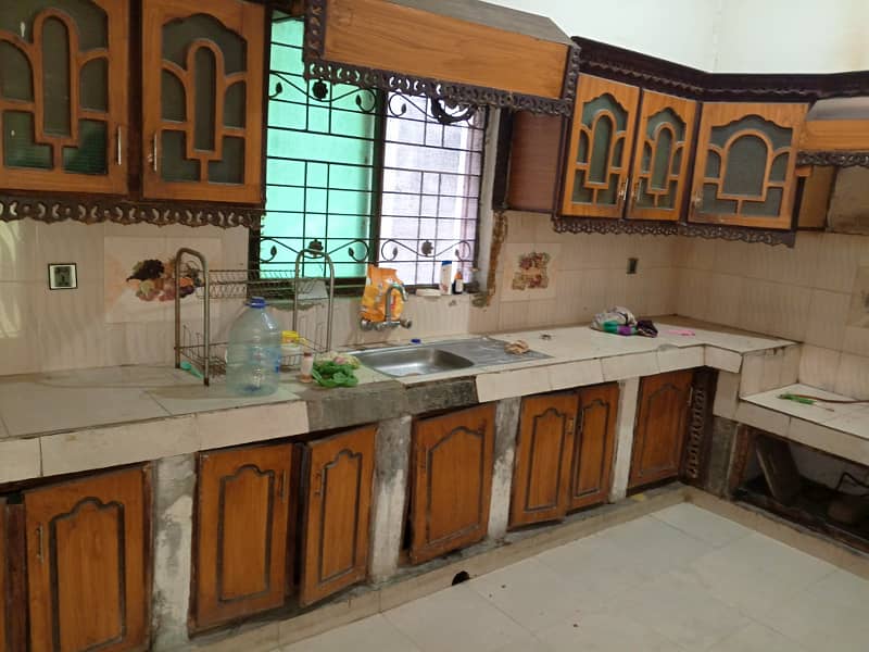 2ND FLOOR PORTION AVAILABLE FOR RENT IN KAMRAN BLOCK 5